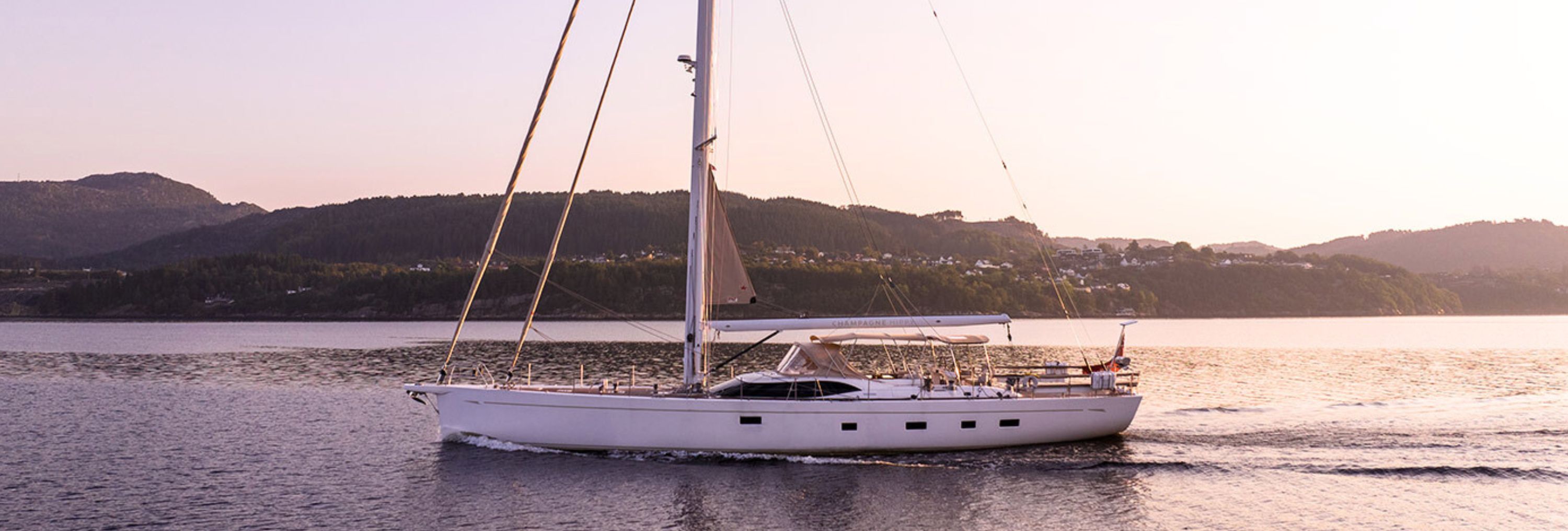 Oyster 825  CHAMPAGNE HIPPY : New Photos Available !